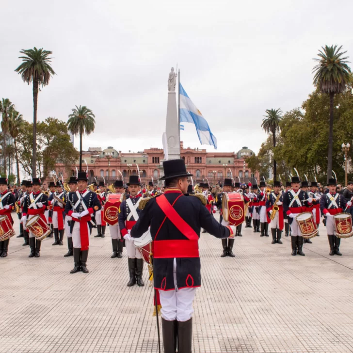 Por primera vez los tres regimientos históricos del Ejército Argentino realizaron el cambio de guardia al mismo tiempo