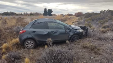 Un auto volcó a pocos kilómetros de Los Antiguos