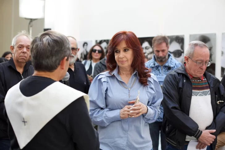 Cristina Kirchner volvió a arremeter contra Milei: “¿Cómo puede ser que haya gente que apoya estas cosas?”