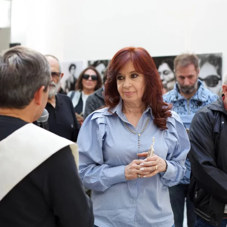 Cristina Kirchner volvió a arremeter contra Milei: “¿Cómo puede ser que haya gente que apoya estas cosas?”