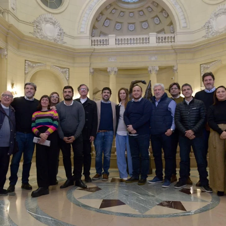 García Cuerva en muestra en homenaje al padre Mugica: “El mejor homenaje que le podemos hacer a Carlos es construir la Argentina, remarla juntos”