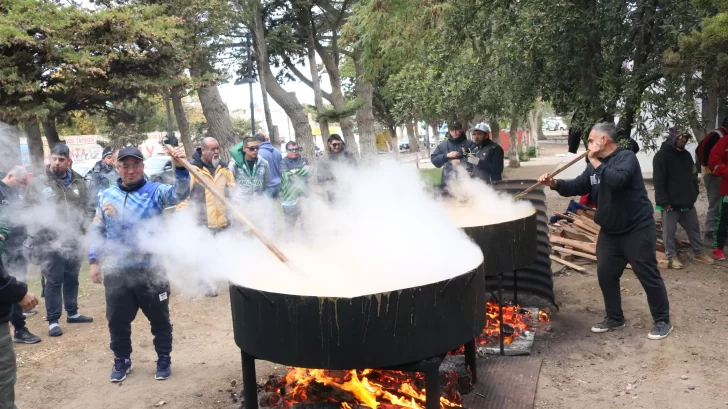 OLLA-POPULAR-COCINEROS-CGT-ZONA-NORTE-1-DE-MAYO-DIA-DEL-TRABAJADOR-728x409