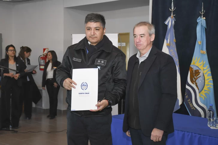 POLICIA-ENTREGA-CAMIONETAS-claudio-vidal-PAE-10-728x485