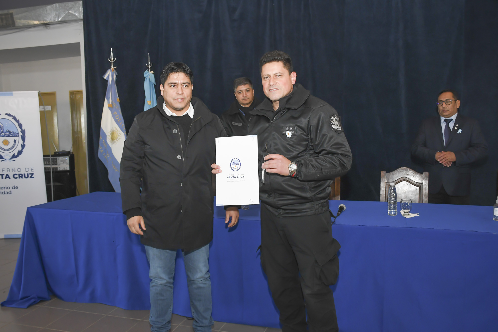 POLICIA-ENTREGA-CAMIONETAS-claudio-vidal-PAE-9-728x485