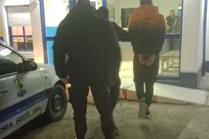 Violento asalto a un taxista en Río Gallegos: un pasajero fue detenido tras una brutal agresión e intento de robo Violento asalto a un taxista en Río Gallegos: un pasajero fue detenido tras una brutal agresión e intento de robo