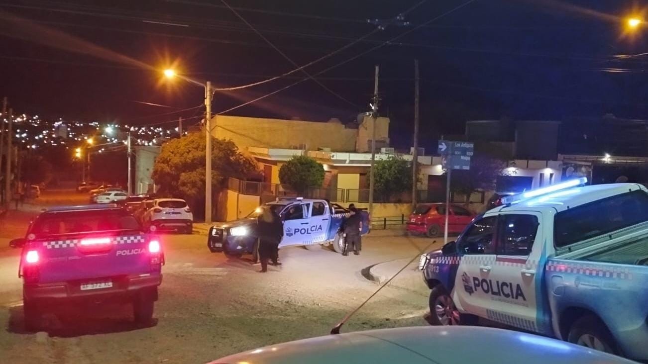 Violento asalto a un remisero Caleta Olivia: tres jóvenes detenidos