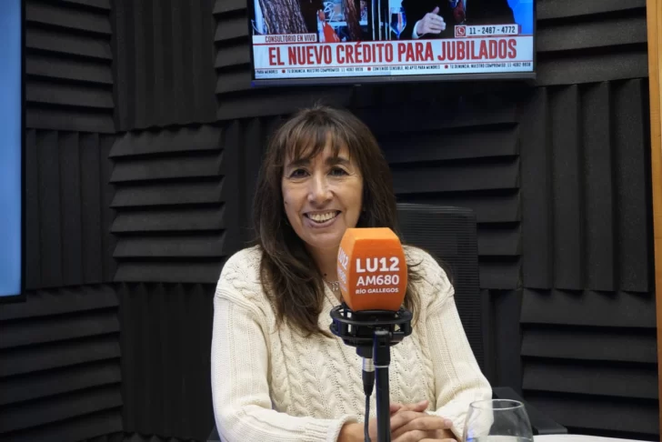 ROXANA-REYES-EN-RADIO-LU12-D0293JD02D-4-728x486