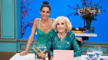 Juana Viale vuelve a reemplazar Mirtha Legrand tras su nueva internación Juana Viale vuelve a reemplazar Mirtha Legrand tras su nueva internación