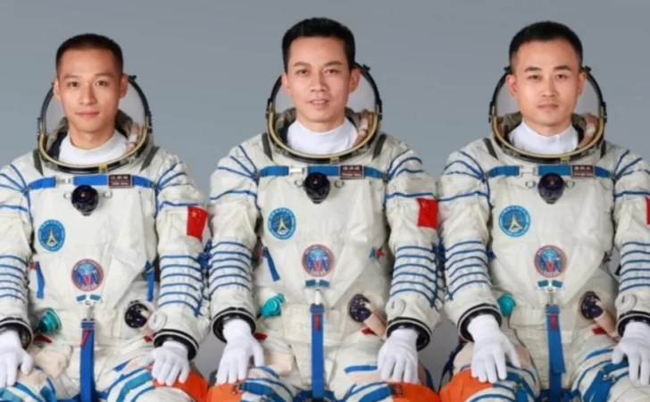 Tres astronautas chinos regresaron sanos y salvos tras vivir seis meses en una estación espacial