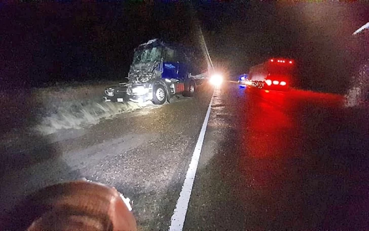 Dos camiones chocaron en la Ruta 3: los conductores fueron trasladados al hospital