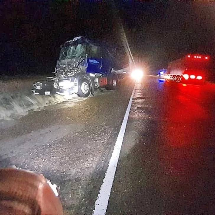 Dos camiones chocaron en la Ruta 3: los conductores fueron trasladados al hospital