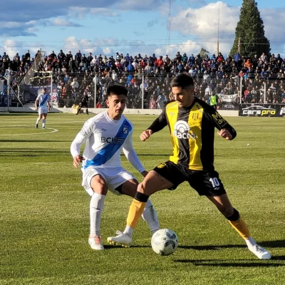 Deportivo Madryn se llevó el clásico patagónico en un duelo que terminó con incidentes