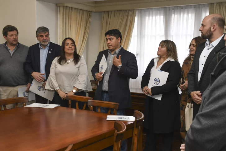 claudio-vidal-intendentes-Pablo-Anabalon-Analia-Farias-Juan-Manuel-Borquez-Karina-Bosso-Daniel-Gardonio-2-728x485