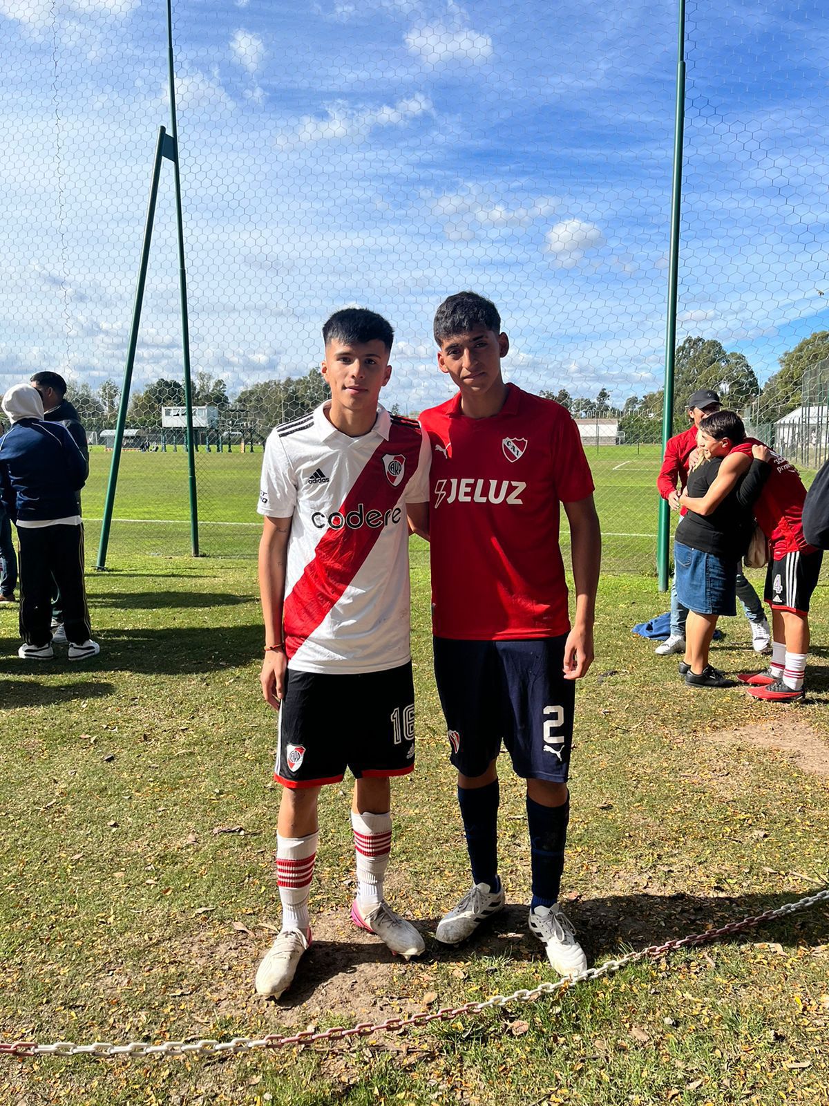 Dos riogalleguenses estuvieron presentes en un River-Independiente juvenil