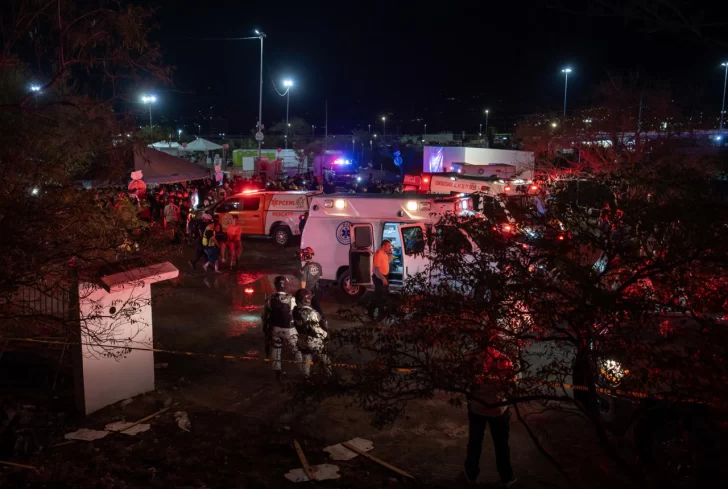 Horror en México tras el colapso de un escenario en un acto de campaña: hay al menos 9 muertos