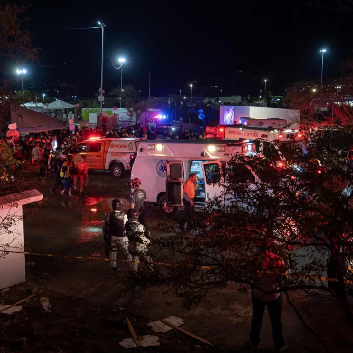 Horror en México tras el colapso de un escenario en un acto de campaña: hay al menos 9 muertos