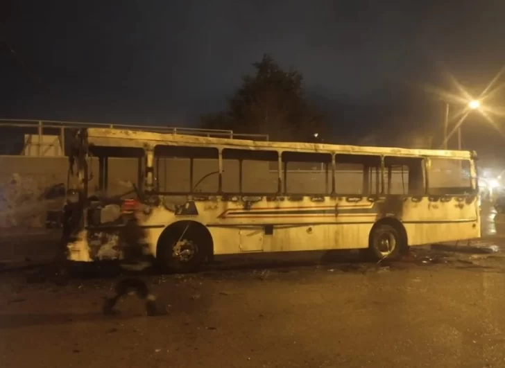 incendio-colectivo-comodoro-728x531
