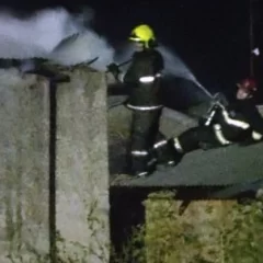 Investigan las causas del incendio que afectó a dos moradas del barrio Néstor Kirchner de Río Gallegos