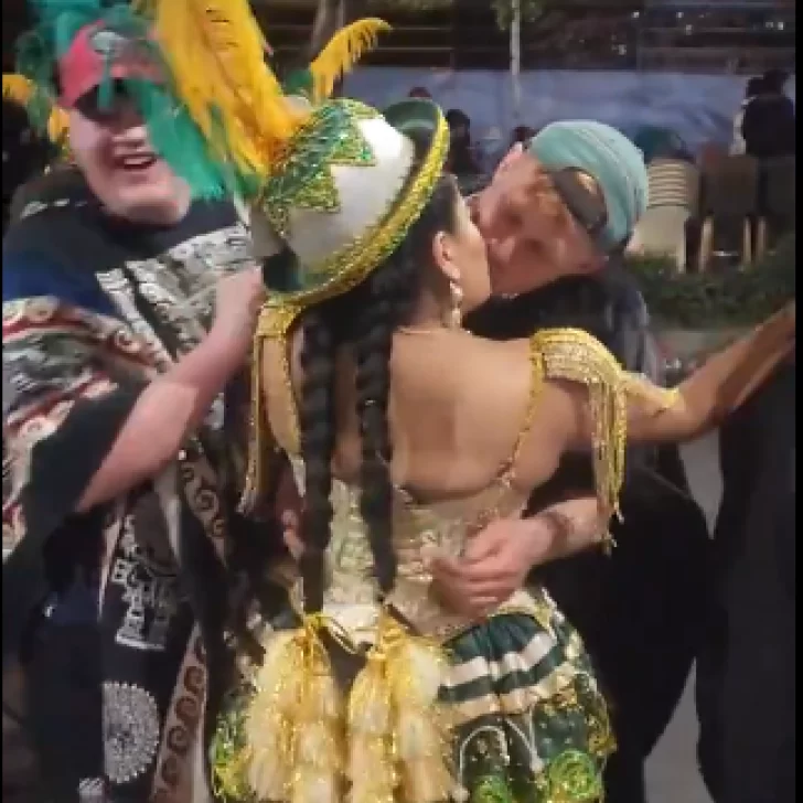 Besó a una joven boliviana en una comparsa y podría ser obligado a casarse por una antigua ley indígena Besó a una joven boliviana en una comparsa y podría ser obligado a casarse por una antigua ley indígena