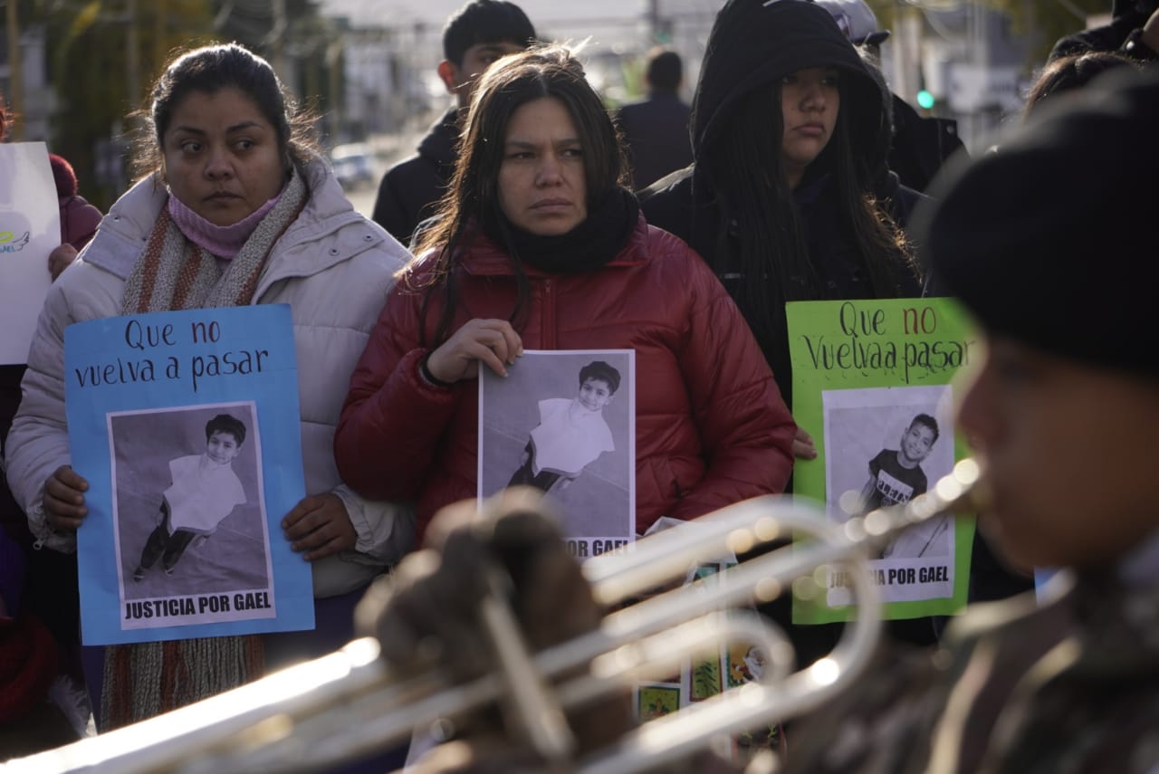 Pidieron justicia por Gael, el nene de 8 que murió tras ser atropellado en Río Gallegos Pidieron justicia por Gael, el nene de 8 que murió tras ser atropellado en Río Gallegos