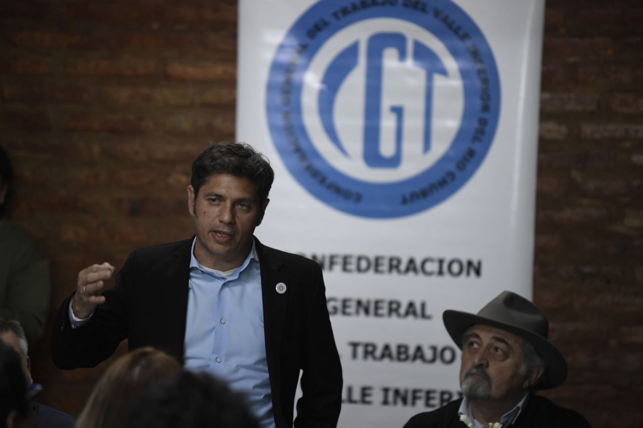 Reunido en el PJ de Chubut, Axel Kicillof pidió “estar cerca de la gente”