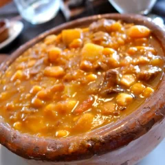 Locro criollo: receta tradicional para compartir el 25 de mayo