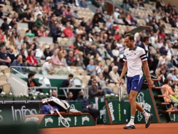 Medvedev se metió en tercera ronda de Roland Garros