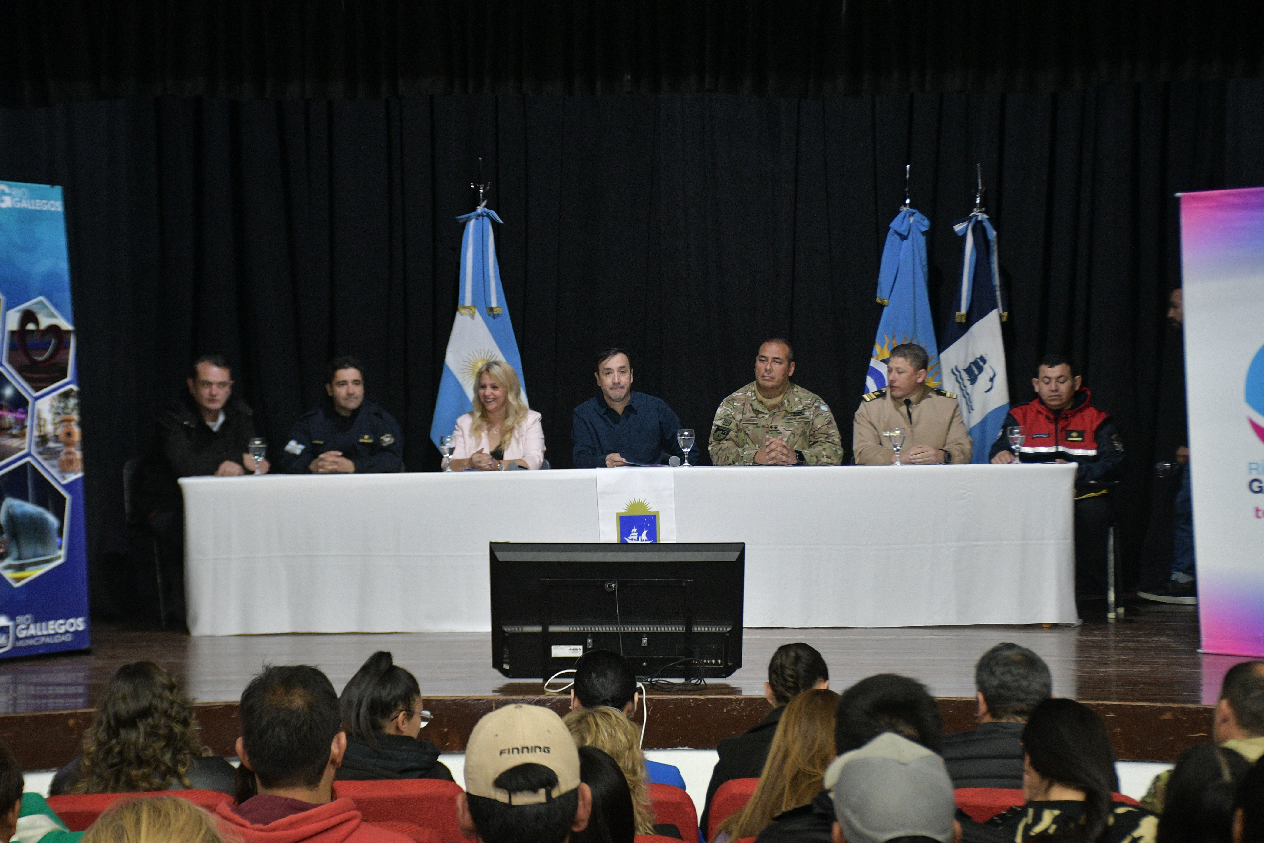 Sal, carbón, madera, alimentos y albergues listos para emergencias por el invierno en Río Gallegos Sal, carbón, madera, alimentos y albergues listos para emergencias por el invierno en Río Gallegos