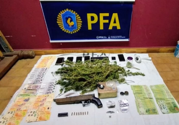 Cayó un “búnker” de drogas en la Patagonia: un detenido y secuestro de armas de fuego