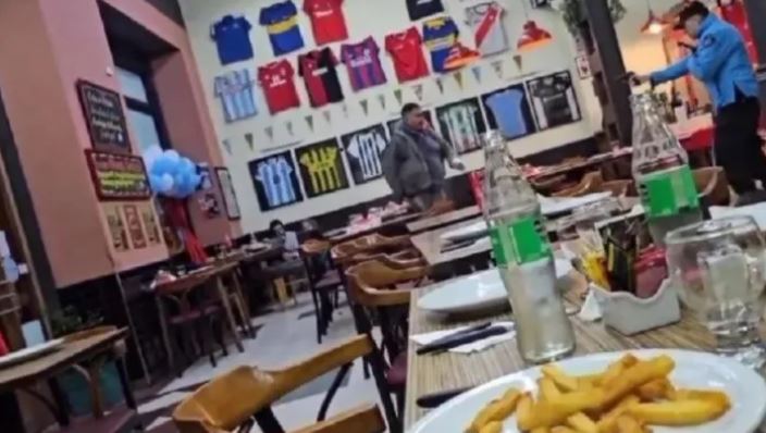 En un bar, un policía mató a un hombre que lo amenazó con un cuchillo