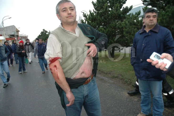 represion-santa-cruz-rio-gallegos-marcha-municipales-caida-Carlos-Sancho-16-728x485