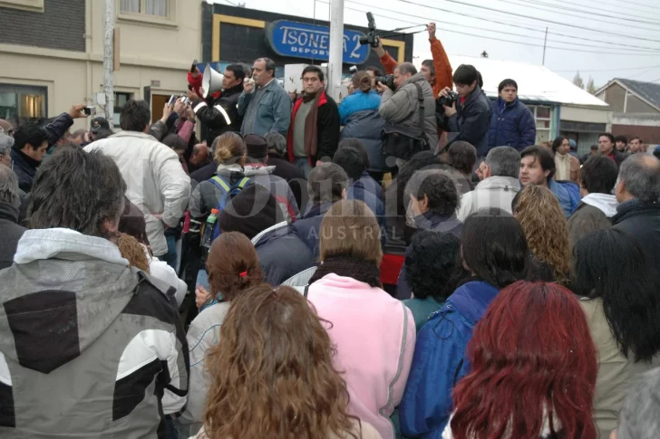 represion-santa-cruz-rio-gallegos-marcha-municipales-caida-Carlos-Sancho-17-728x485