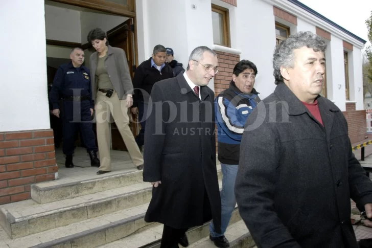represion-santa-cruz-rio-gallegos-marcha-municipales-caida-Carlos-Sancho-30-728x485