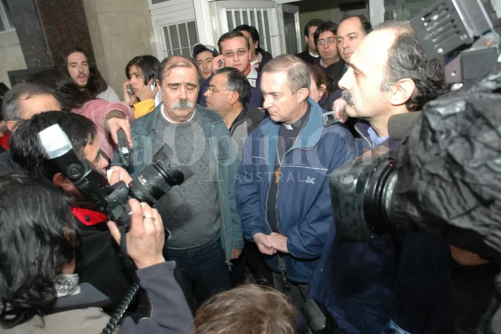 represion-santa-cruz-rio-gallegos-marcha-municipales-caida-Carlos-Sancho-34-728x485