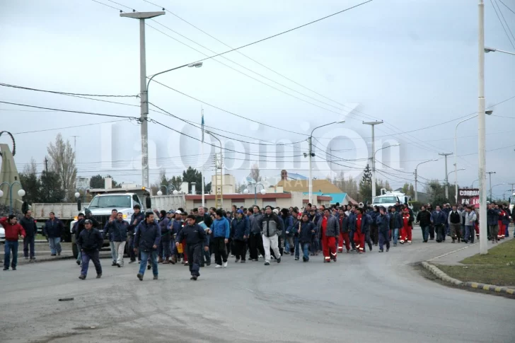 represion-santa-cruz-rio-gallegos-marcha-municipales-caida-Carlos-Sancho-6-728x485