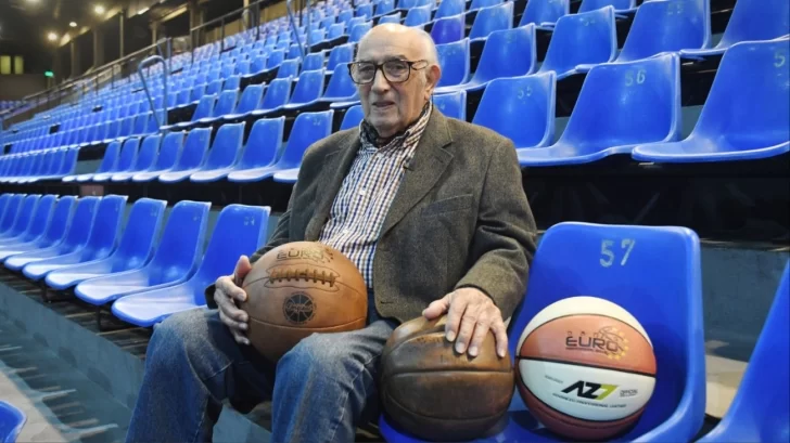 Hoy cumple 99 años el capitán campeón del mundo de básquet y lo celebró visitando el Luna Park