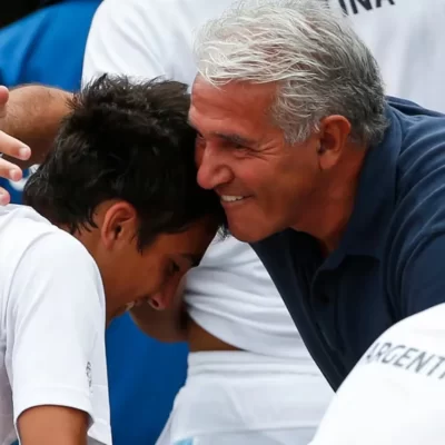 Román Burruchaga, el hijo del Campeón del Mundo, construye su propia historia en el Roland Garrós