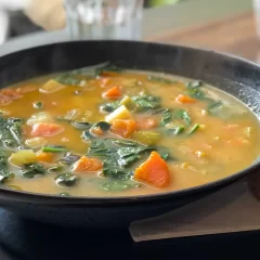 Sopa de verduras: receta casera fácil y sus principales beneficios
