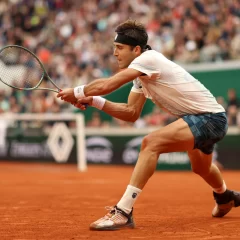 Tomás Etcheverry pasó a tercera ronda del Roland Garros, tras la lesión de Rinderknech: “No es lindo ganar así”