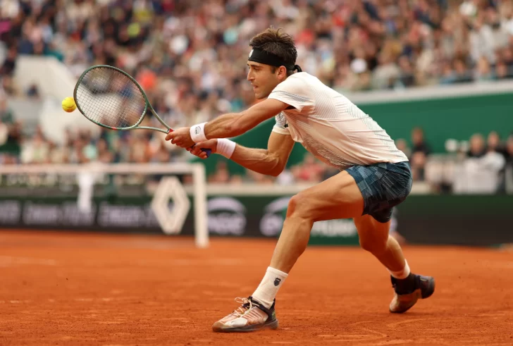 Tomás Etcheverry pasó a tercera ronda del Roland Garros, tras la lesión de Rinderknech: “No es lindo ganar así”