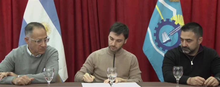 Ignacio Torres encabezó la firma de un convenio de gestión integrada entre la Secretaría de Salud y la obra social Serosos