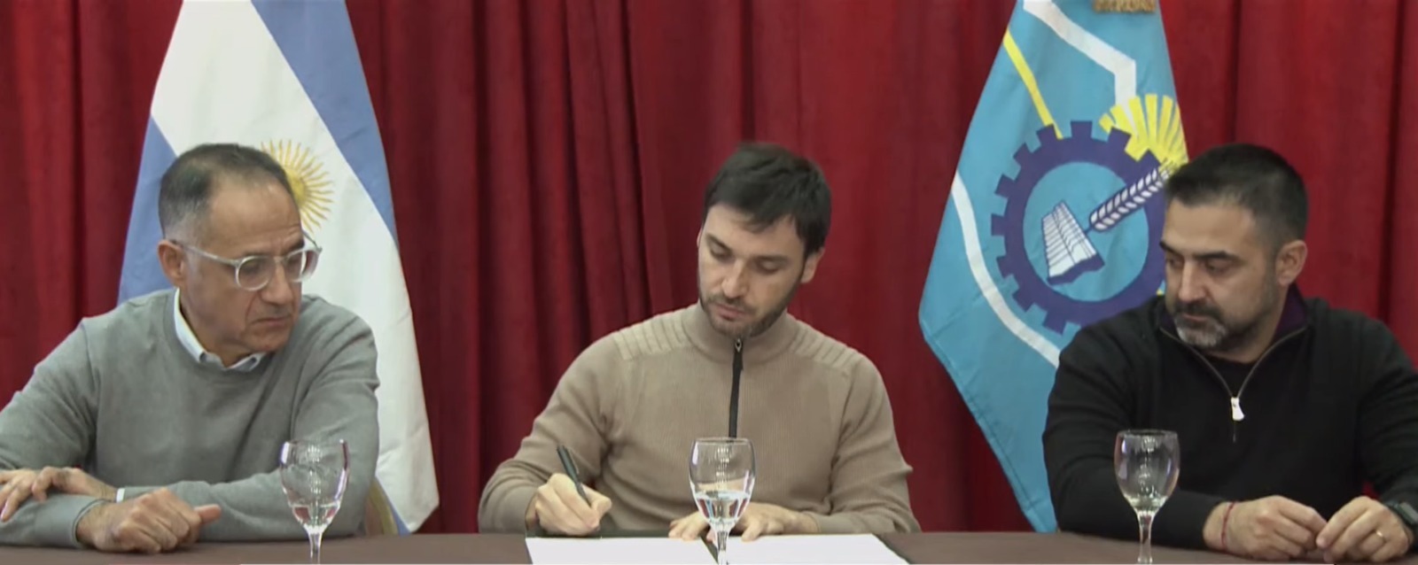 Ignacio Torres encabezó la firma de un convenio de gestión integrada entre la Secretaría de Salud y la obra social Serosos