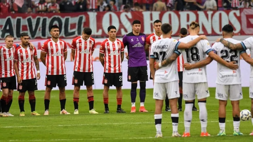 Un minuto de silencio: el emotivo homenaje en la final de la Copa de la Liga para César Luis Menotti