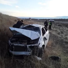 Una familia salió de Caleta Olivia y su auto volcó en la Ruta Nacional N°3