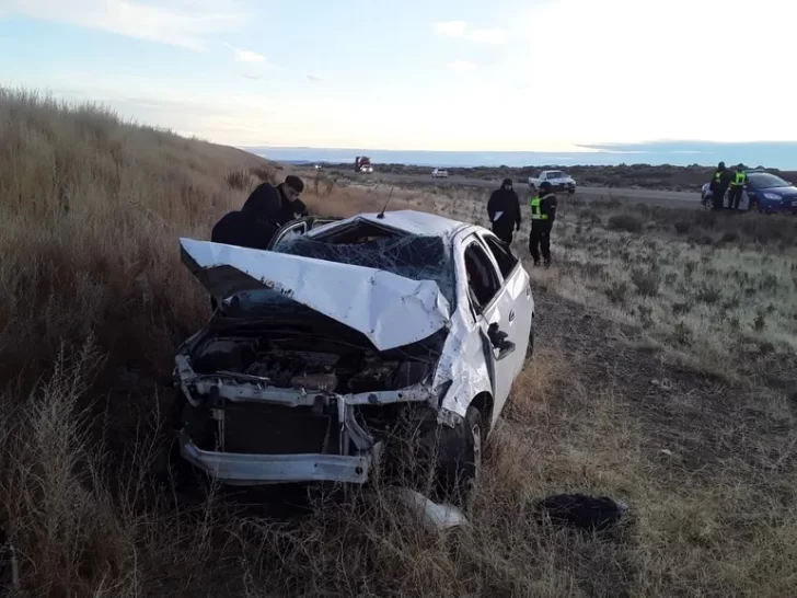 Una familia salió de Caleta Olivia y su auto volcó en la Ruta Nacional N°3