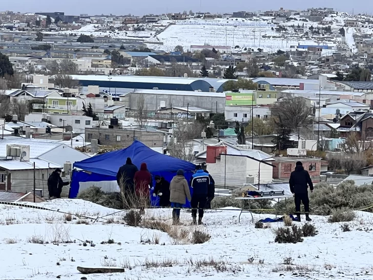 Hallaron a un hombre sin vida en un descampado e investigan si falleció congelado