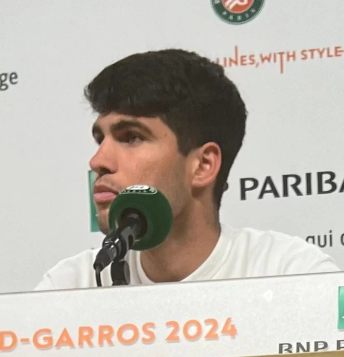 Carlos Alcaraz tras pasar a la final de Roland Garros: “Me veo levantando el trofeo”