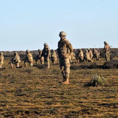 Día en el Ejército: un avión aterrizó en la ruta, un asalto de infantería y un viaje en helicóptero