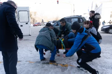 A la espera de la intervención quirúrgica, la mujer que se resbaló en la escarcha sigue internada A la espera de la intervención quirúrgica, la mujer que se resbaló en la escarcha sigue internada