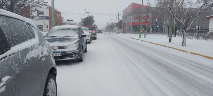 Así amaneció Las Heras tras la intensa nevada: ¿Cómo seguirá el tiempo durante todo el día?